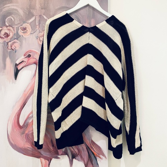 FOREVER 21 Sweater Sz. Small - Picture 2 of 5